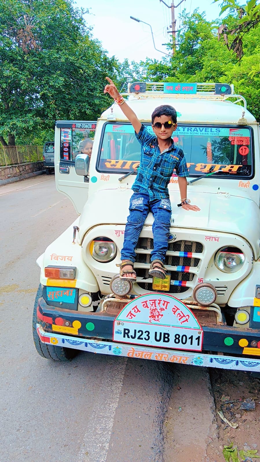 12+1 Seater Tempo Traveller